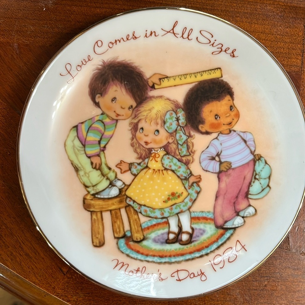 Vintage Mother’s Day Decorative Plate Avon 1984